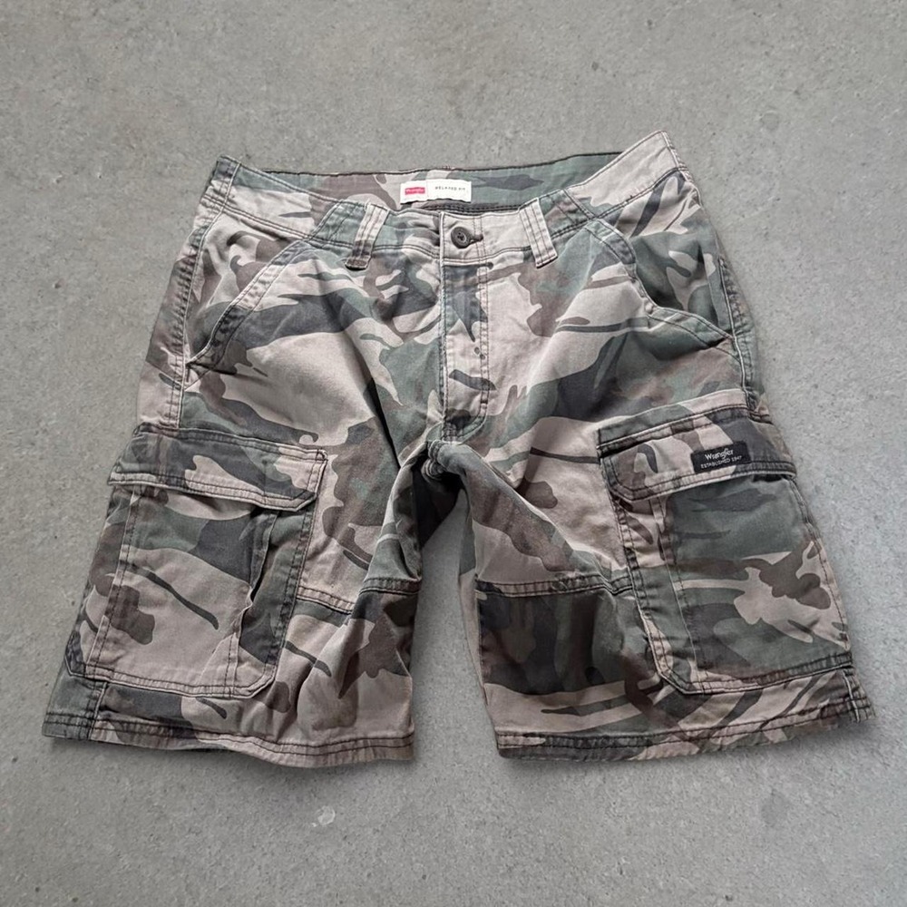 Wrangler Relaxed Fit Camo Cargo Shorts Men's Approx. Size 32